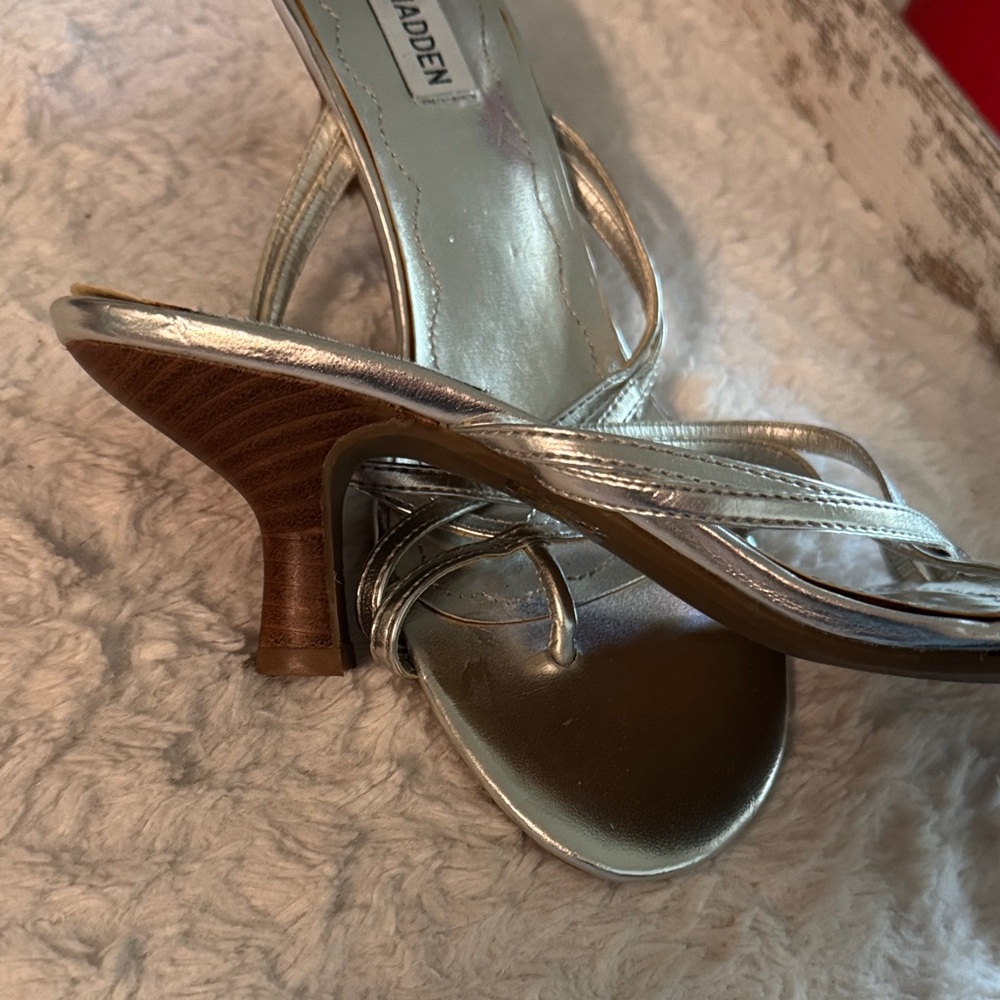 Steve Madden Silver Sandals Modern Minimalist Design - Picture 2 of 5